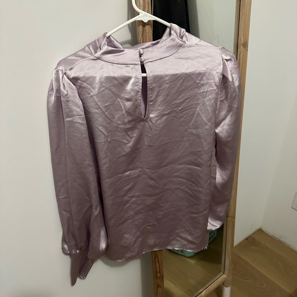Evereve Elegant Lavender Satin Blouse - Picture 3 of 4